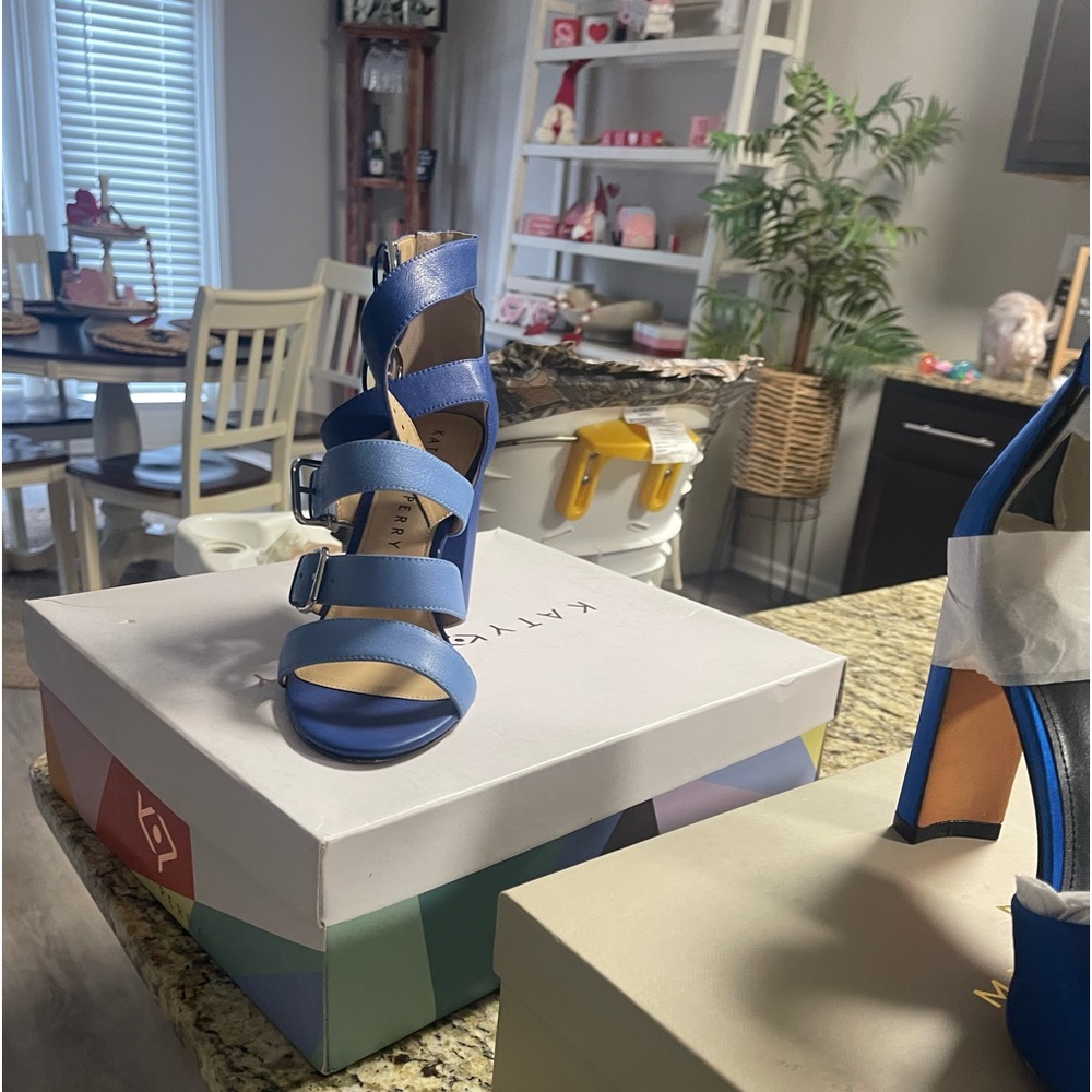 Gently used Kathy Perry sandals size 8.5